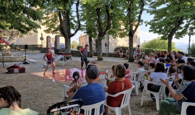 Il Friku Festival prosegue al Lago di Caccamo, a Magliano di Tenna e a Loro Piceno tra clownerie, circo contemporaneo e teatro di strada